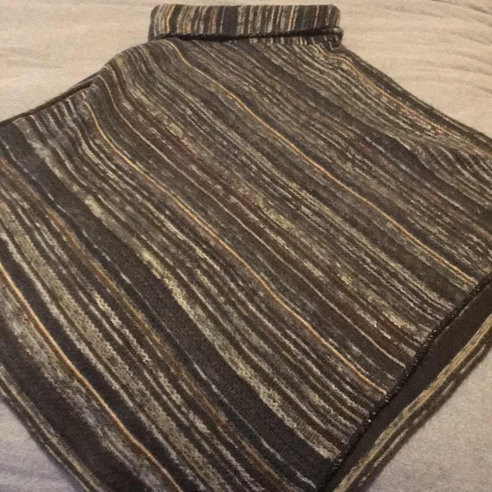 Cape - Picture 2 of 2
